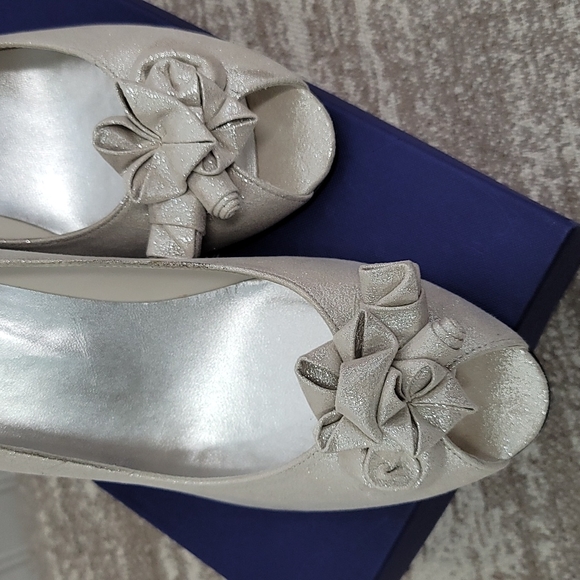 Stuart Weitzman heels - Picture 2 of 8